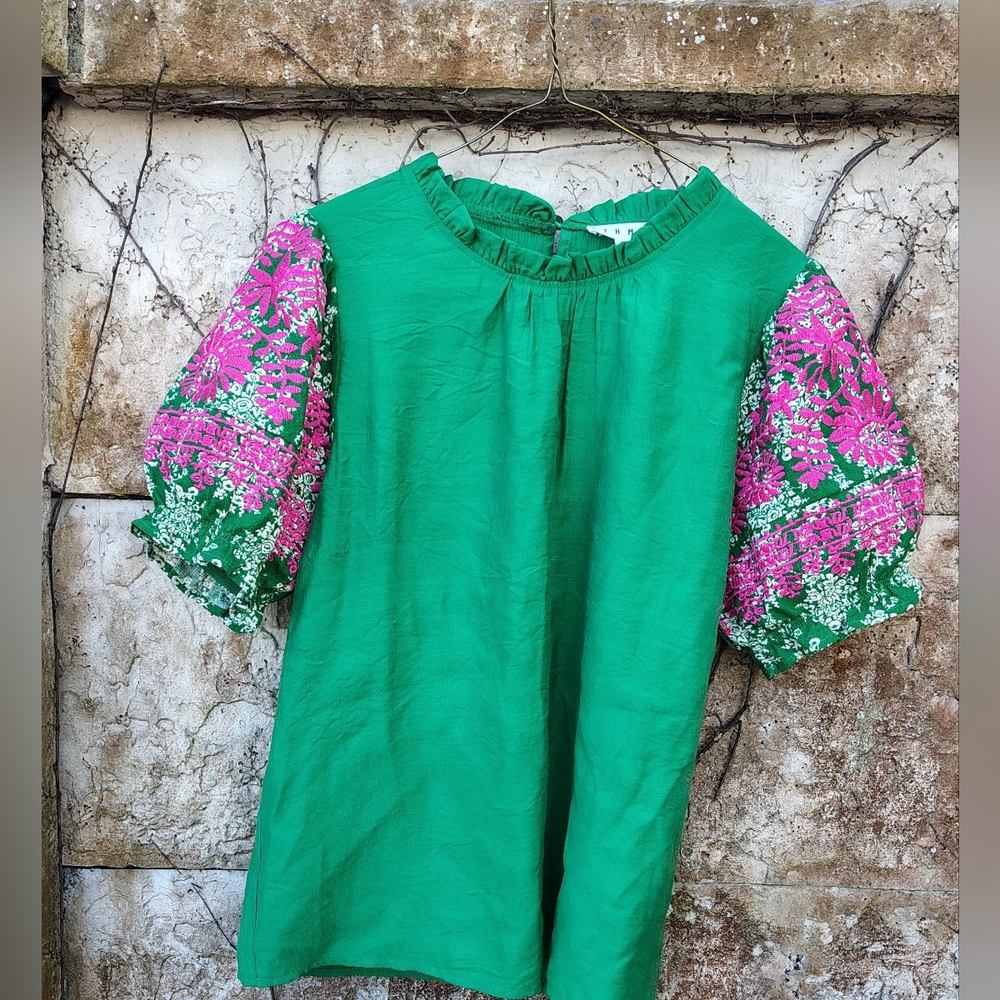 NEW THML Anthropologie Embroidered Puff Sleeve Green Top M - Picture 2 of 7